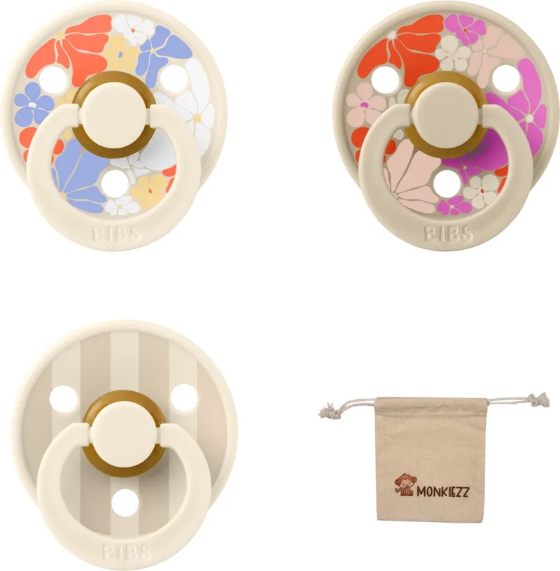 studio fopspenen maat 2 (6-18 maanden) Set 3 fopspenen + speenzakje - Flower child ivory, Flower child en Block Ivory/Vanilla van BIBS in Vanilla – productfoto