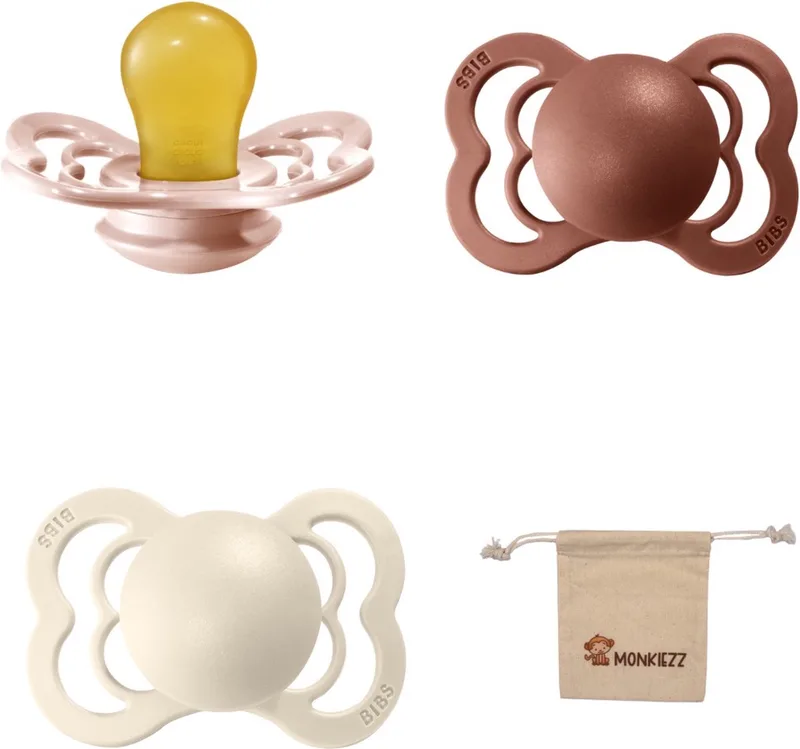Supreme Fopspenen - Maat 1 0-6 maanden - Latex – Blush - Woodchuck – Ivory + Monkiezz speenzakje by BIBS in Blush, Woodchuck, Ivory – product photo