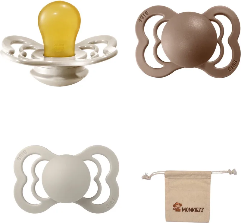 Supreme Fopspenen - Maat 1 0-6 maanden - Latex – Vanilla – Sand– Dark Oak + Monkiezz speenzakje by BIBS in Vanilla, Sand, Dark Oak – product photo