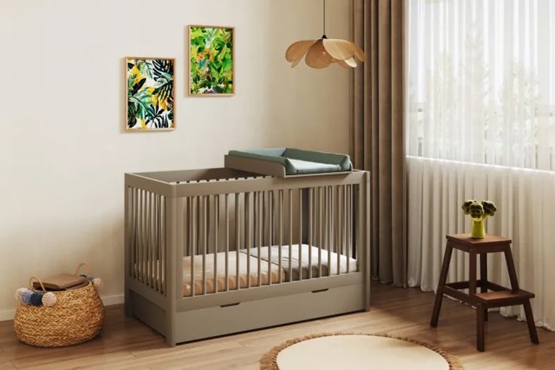 ® Baby Bed / Ledikant Alaska 60 x 120 cm - Baby bed en Commode in één - (0 - 3 jaar) - Verstelbare bedbodem in 3 hoogtes - Biscotti by Born Lucky in Brown – product photo