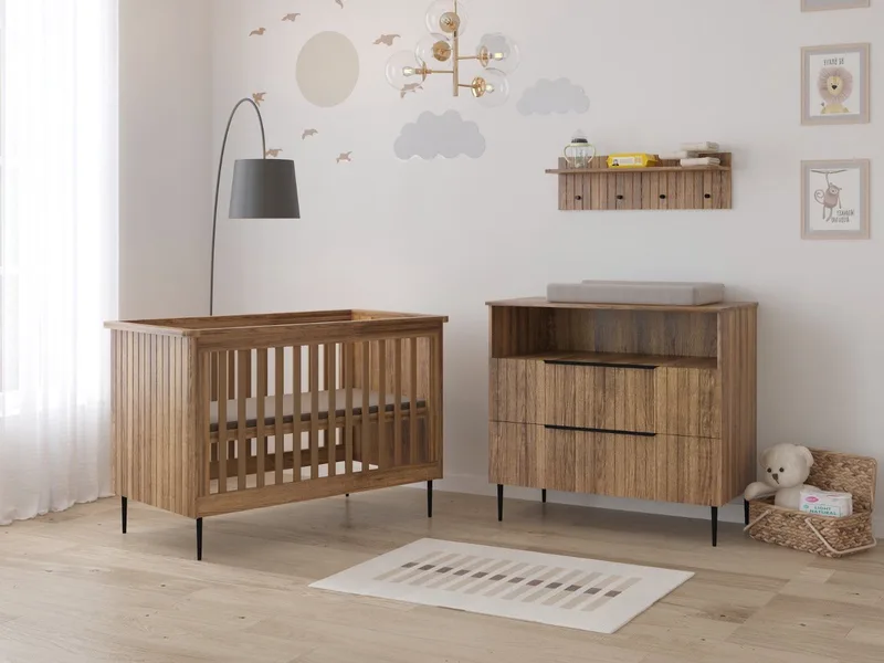 Wenen Babykamer 2-Delig – Ledikant en Commode – Vanaf Geboorte tot ca. 2,5 Jaar by Born Lucky in Eikeb – product photo