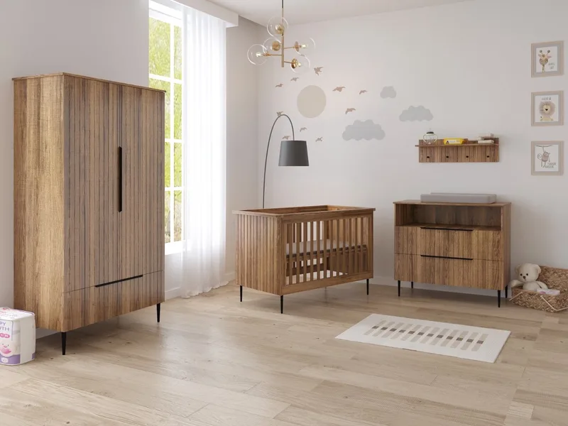 Wenen Babykamer 3-Delig – Ledikant, Commode en Kast – Vanaf Geboorte tot ca. 2,5 Jaar by Born Lucky in Eiken – product photo