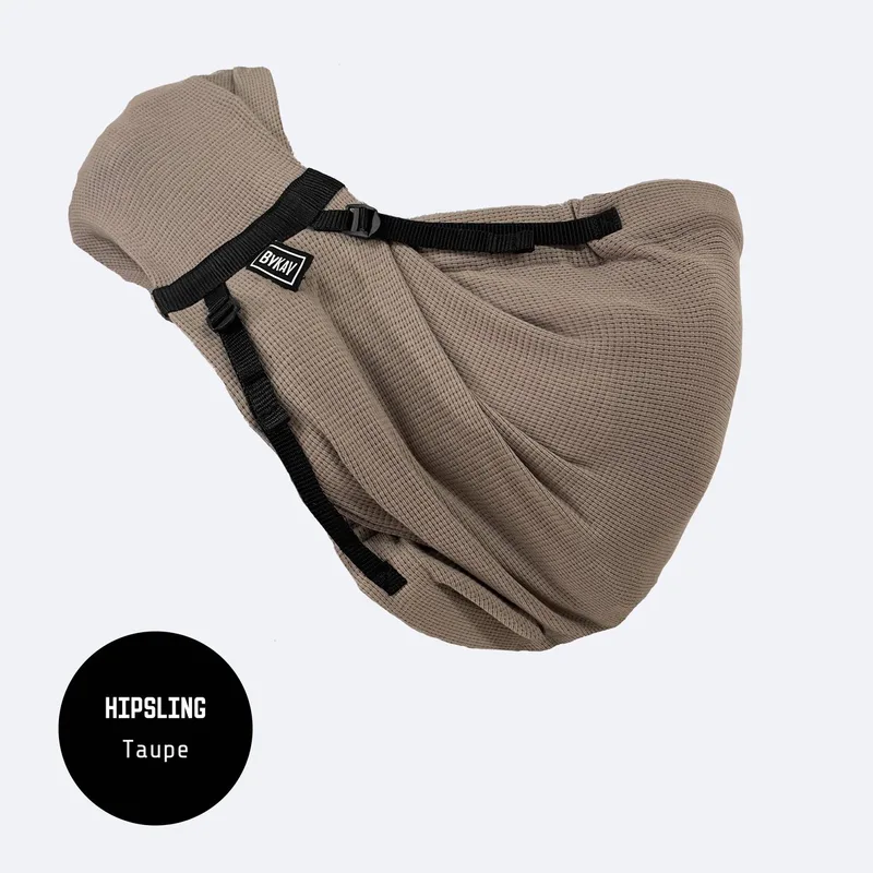 Hipsling - baby draagzak heup - ergonomisch - tot 15kg - buik en heup van Bykay in Taupe – productfoto