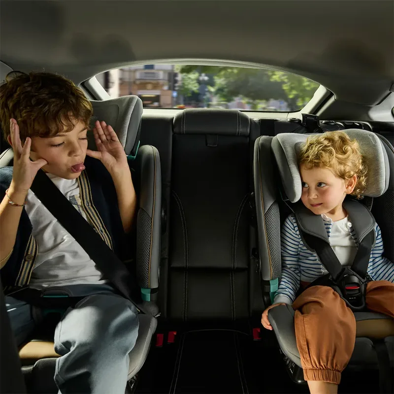 Seat&Go i-Size Autostoel Posh 76-150 cm von Chicco in Schwarz – Produktfoto 4 von 6