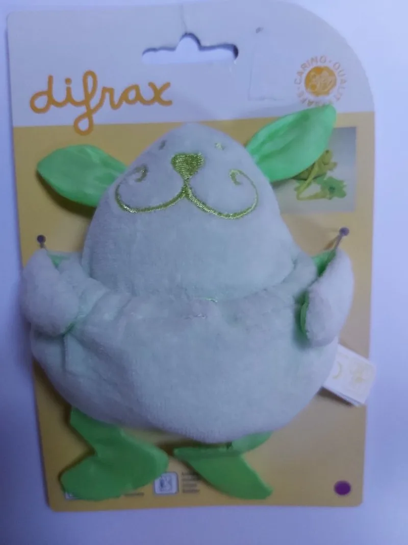 Pluche fopspeenhouder - Diertje met buideltasje - Knisper geluid by Difrax in Green – product photo