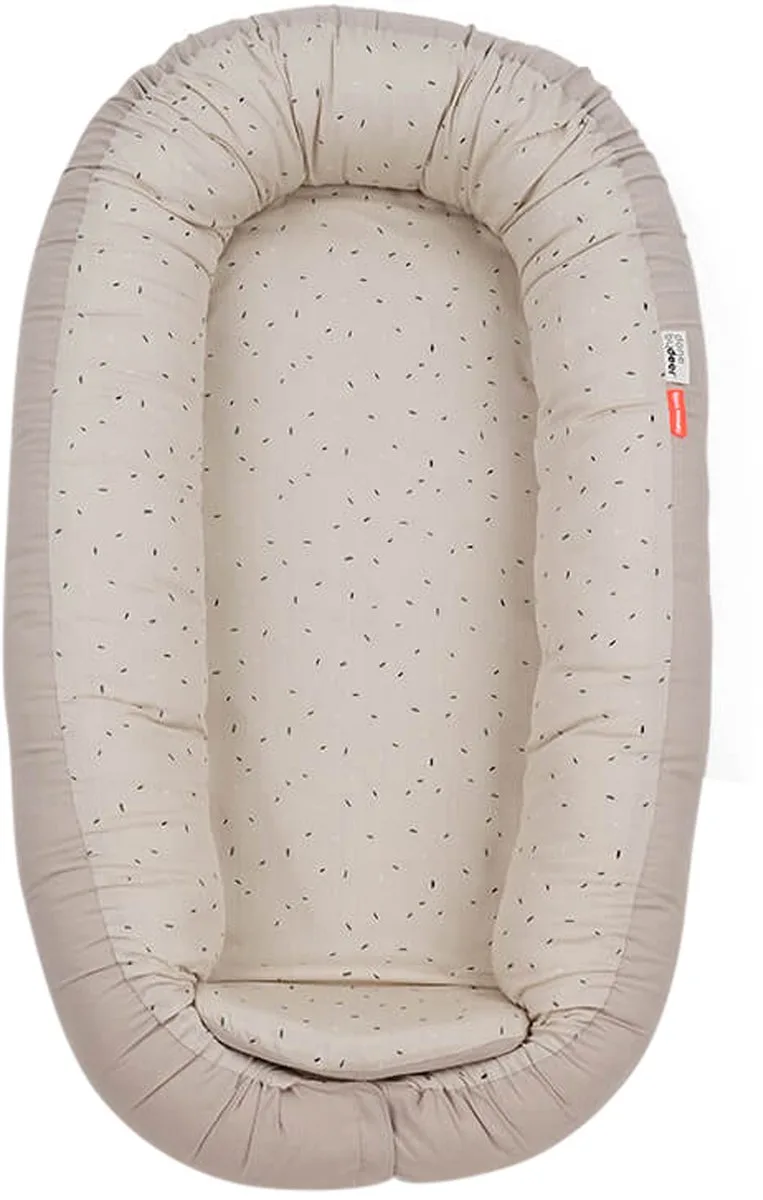 Cozy Babynest - Confetti van Done by Deer in Sand – productfoto