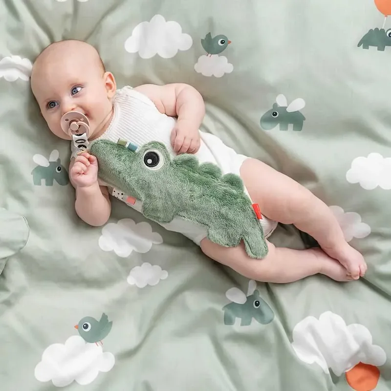 Cozy Friend Croco Speendoekje fra Done by Deer i Grøn – produktbillede 5 af 5