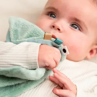 Elphee Knuffeldoekje - Blue von Done by Deer in Blau – Produktfoto 5 von 5
