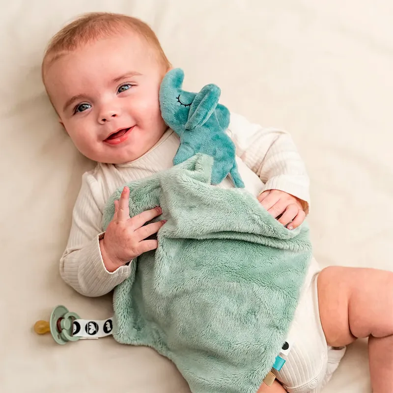 Elphee Knuffeldoekje - Blue von Done by Deer in Blau – Produktfoto 4 von 5