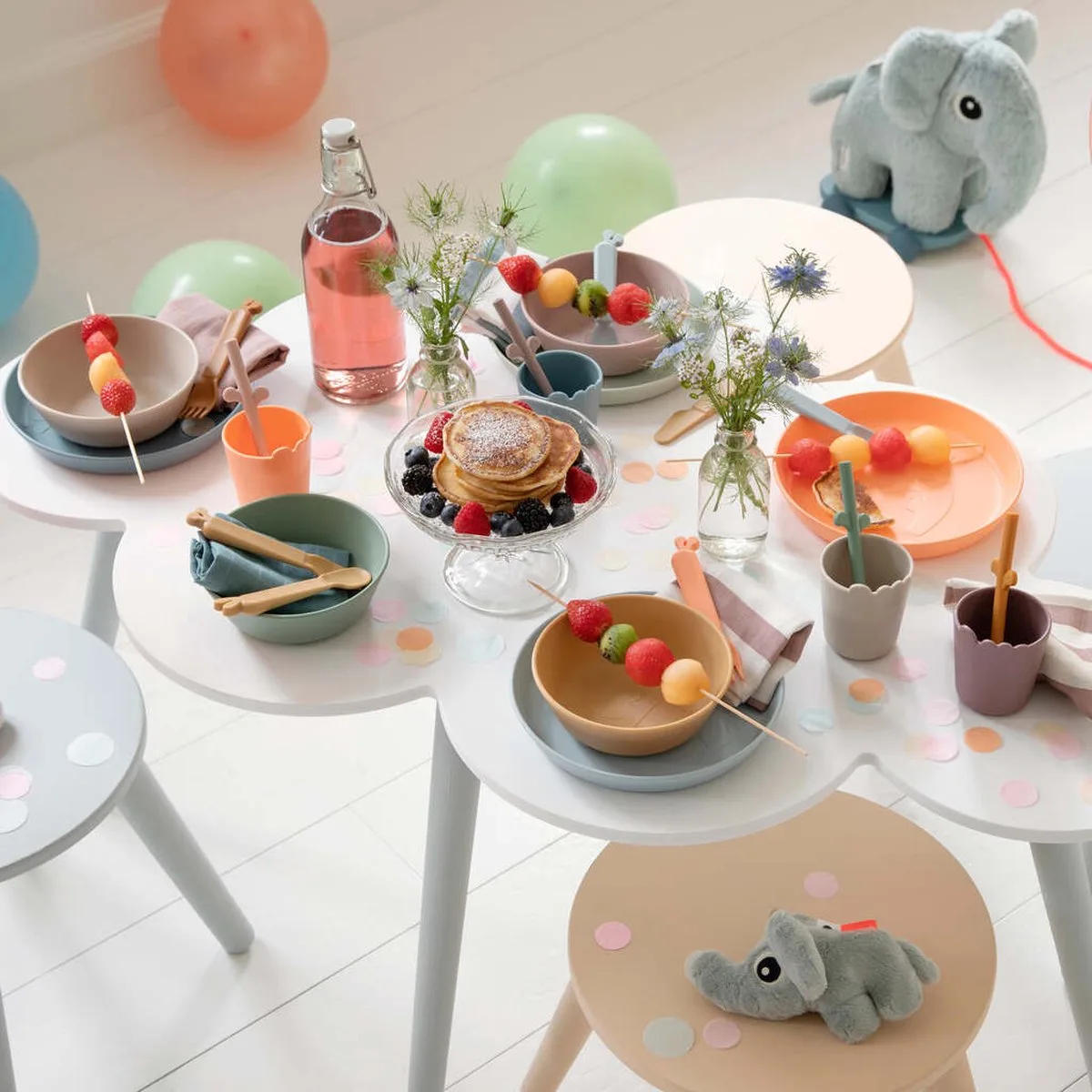 Kiddish first meal set von Done by Deer in Grün – Produktfoto