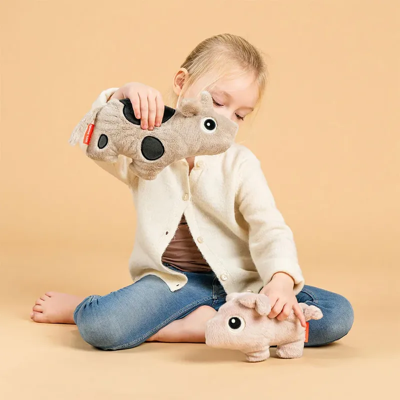 Knuffel - Knuffel Schattig - 21 cm - Pigee - Powder by Done by Deer – product photo 5 of 5