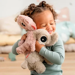 Knuffel - Knuffel vriend - Raffi - 26 cm - Powder von Done by Deer – Produktfoto 4 von 6