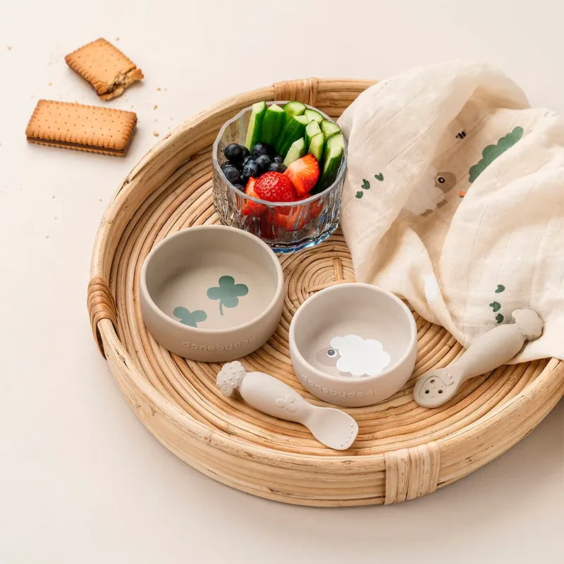 Sheepy Silikone Sæt Med 2 Skåle fra Done by Deer – produktbillede 4 af 4