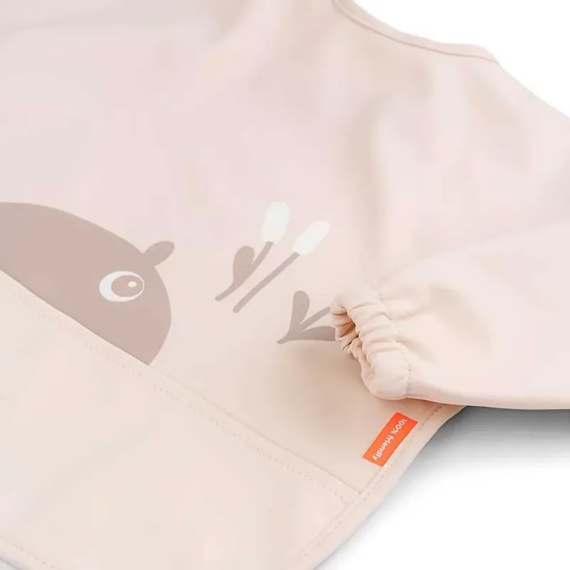 slabbetje met mouwen - Ozzo powder von Done by Deer in Rosa – Produktfoto 2 von 4