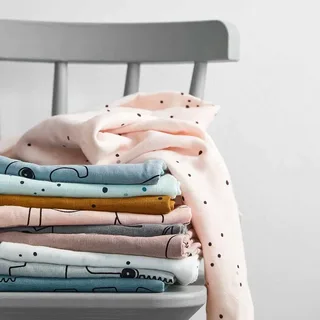 Spucktuch 2er-pack Verträumte Punkte von Done by Deer – Produktfoto 2 von 2