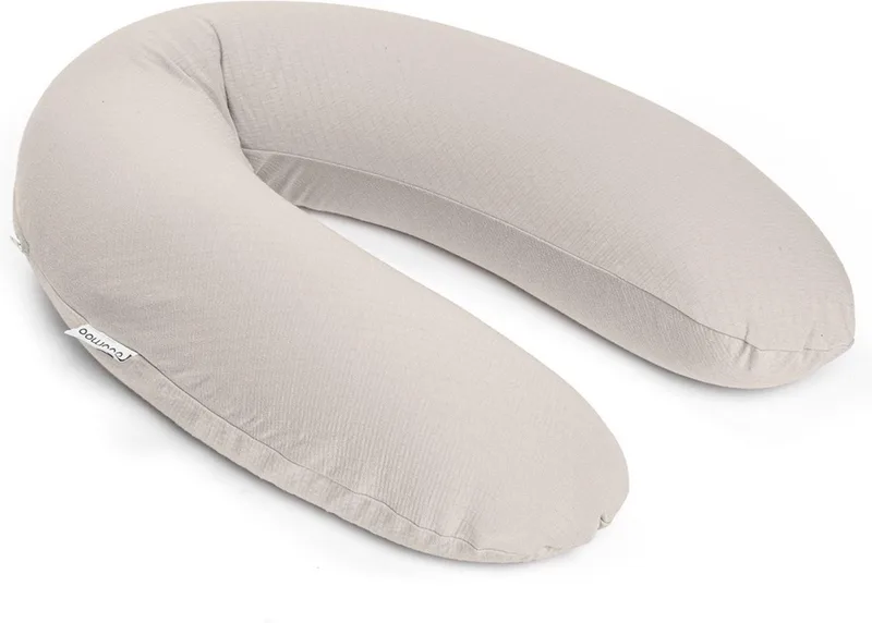 Buddy - Voedingskussen - Zwangerschapskussen - Zijslaapkussen met superfijne en extra stille microkorrels - Bio katoen - 180cm van Doomoo in Tetra Jersey Sand – productfoto