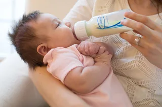 Options+ Anti-Colic Babyfles - Smalle halsfles - 120ml von Dr. Brown's in Transparent – Produktfoto 3 von 3