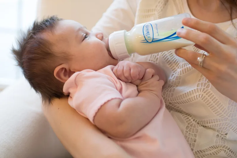 Options+ Anti-Colic Babyfles - Smalle halsfles - 120ml von Dr. Brown's in Transparent – Produktfoto 3 von 3