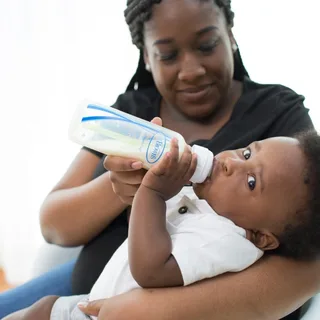 Options+ Anti-Colic Babyfles - Smalle halsfles - 250ml - 3 stuks von Dr. Brown's in Transparent – Produktfoto 3 von 3