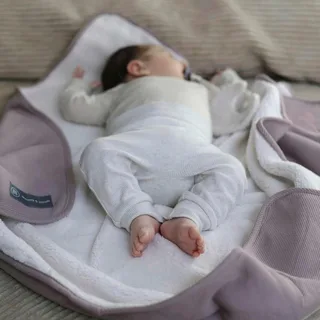 Babydecke Essential Winter 75x95 cm de emma & noah en Violet, 75 × 95 × 3 mm – photo produit 2 sur 3