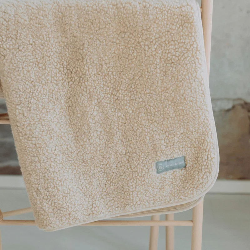 Babydecke Merinowolle-Teddy 75x95 cm by emma & noah in Beige, 95 × 75 mm – product photo 1 of 3