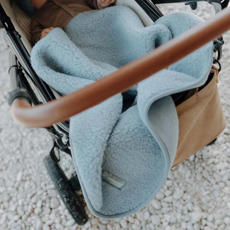 Babydecke Merinowolle-Teddy 75x95 cm de emma & noah en Bleu, 75 × 90 mm – photo produit 2 sur 3