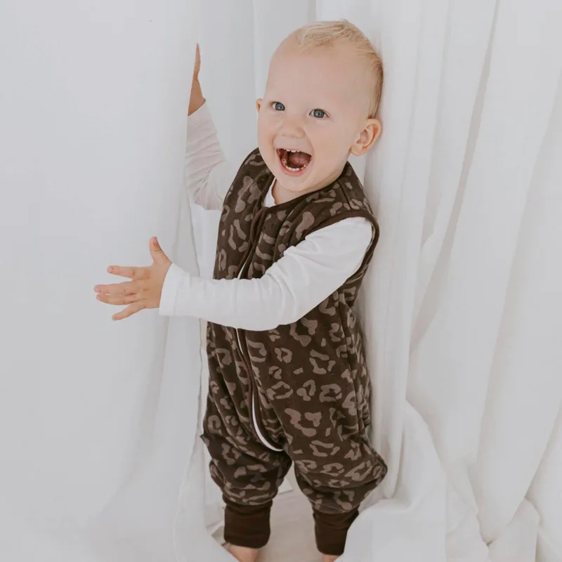 Ganzjahres-Sleepoverall 2.5 TOG van emma & noah in Bruin – productfoto