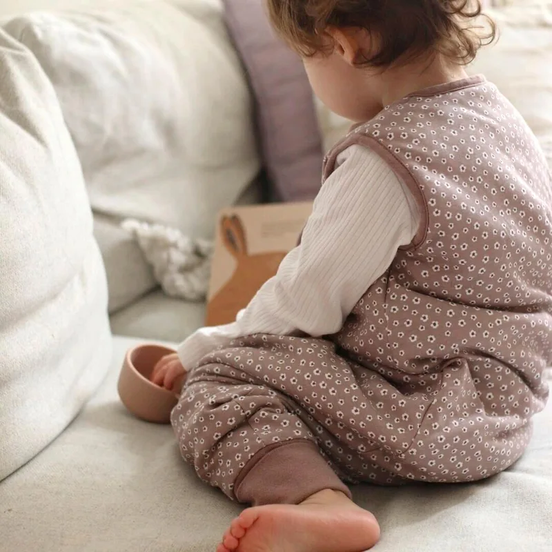Ganzjahres-Sleepoverall 2.5 TOG van emma & noah in Rood – productfoto