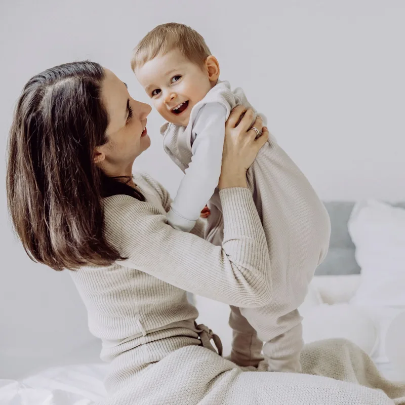 Ganzjahres-Sleepoverall Essential 1.0 TOG von emma & noah in Beige – Produktfoto