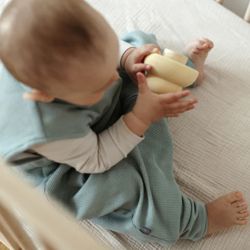 Ganzjahres-Sleepoverall Essential 1.0 TOG van emma & noah in Groen – productfoto