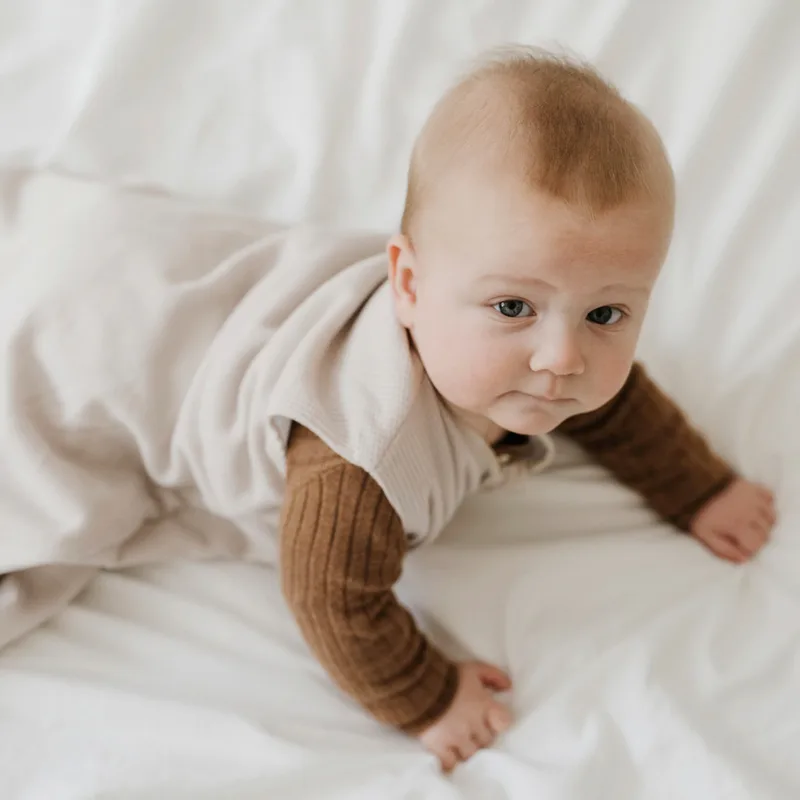 Ganzjahresschlafsack Essential 1.0 TOG de emma & noah en Beige – photo produit