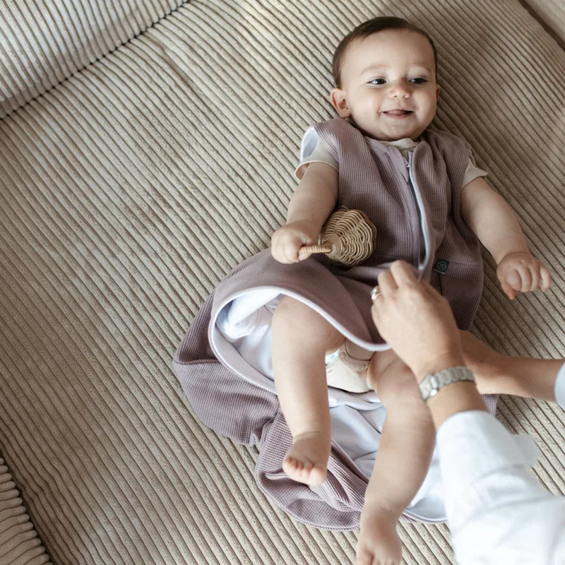 Ganzjahresschlafsack Essential 1.0 TOG von emma & noah in Rot – Produktfoto