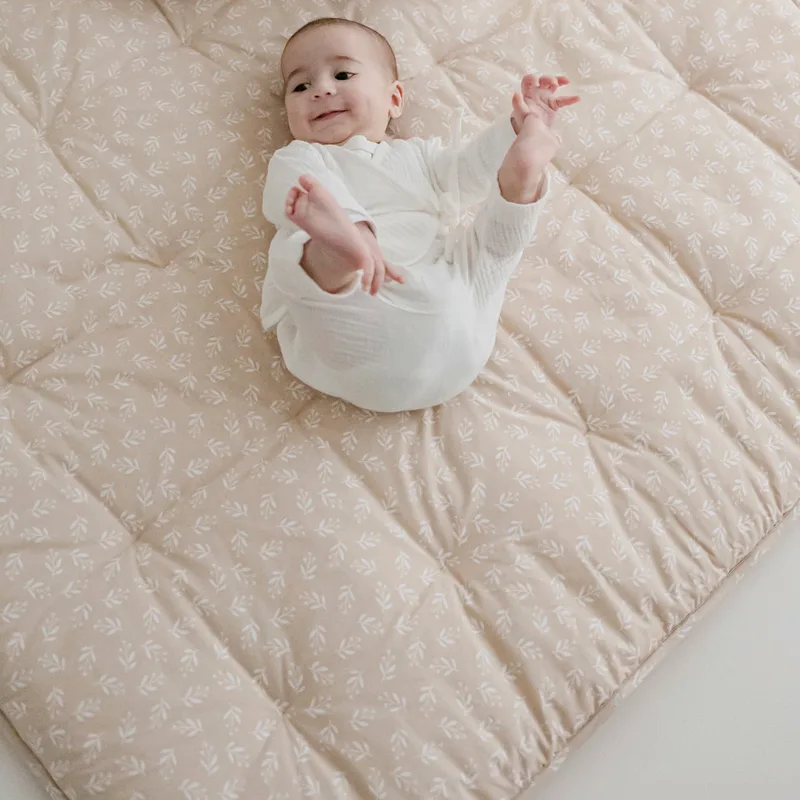 Krabbeldecke 120x120 cm by emma & noah in Beige, 120 × 120 mm – product photo