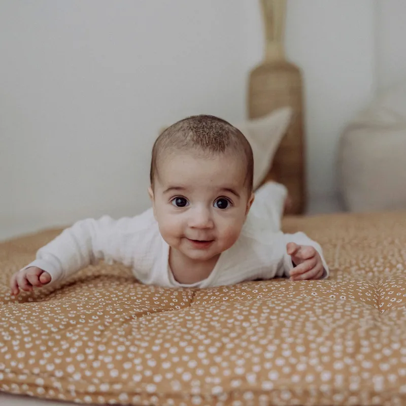 Krabbeldecke 120x120 cm fra emma & noah i Brun, 120 × 120 mm – produktbillede
