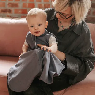Sommerschlafsack Essential Leinen 0.5 TOG de emma & noah en Bleu – photo produit 3 sur 3