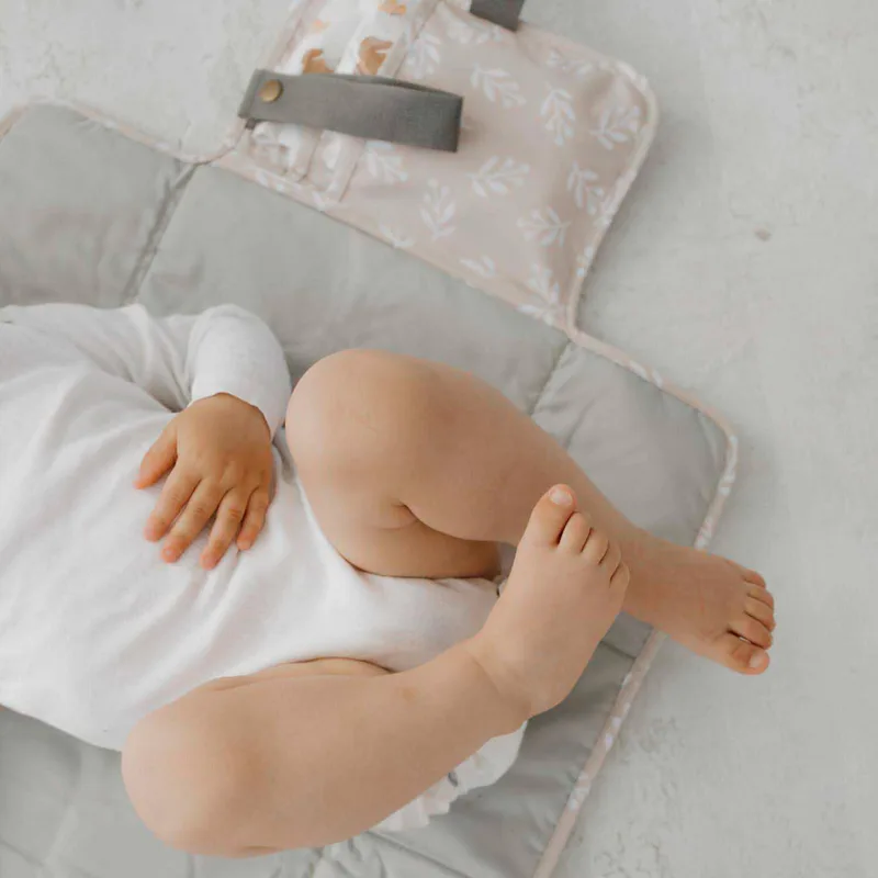 Wickelauflage für unterwegs van emma & noah in Beige, 82 × 52 mm – productfoto 3 van 3