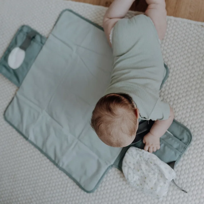 Wickelauflage für unterwegs de emma & noah en Vert, 82 × 52 mm – photo produit 3 sur 3