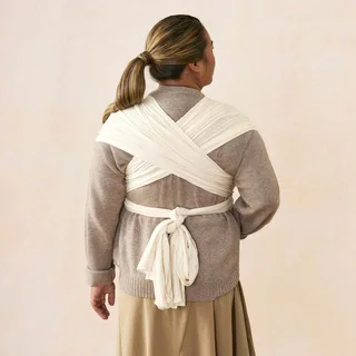 Aura Sustainable Knit Draagdoek by Ergobaby in Cream – product photo 3 of 3