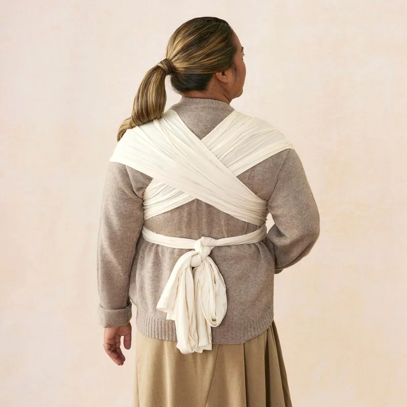 Aura Sustainable Knit Draagdoek by Ergobaby in Cream – product photo 3 of 3