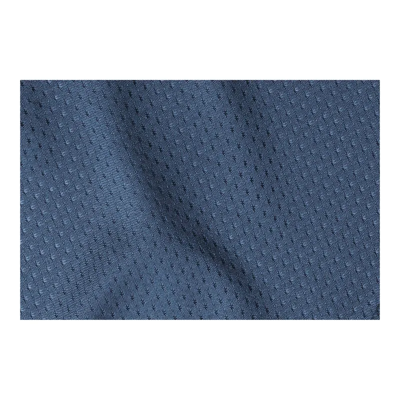 Aura Wrap Tragetuch Mesh , 490 cm de Ergobaby en Bleu, 490 × 53,4 mm – photo produit 2 sur 3