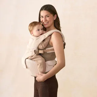 Babytrage Alta Hip Seat by Ergobaby in Beige, 23 × 21,4 × 26,8 mm – product photo 2 of 3