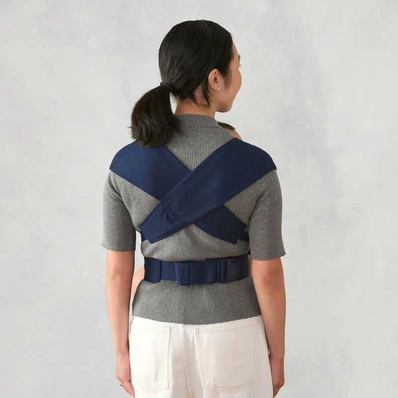 Babytrage Embrace, 2 Tragepositionen by Ergobaby in Blue, 54,5 × 48,5 × 29 mm – product photo 2 of 3