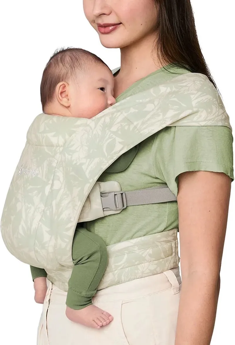 draagzak Embrace - ergonomische draagzak vanaf geboorte van Ergobaby in Sage Meadows – productfoto