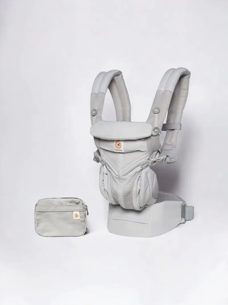 Omni 360 - Cool Air Mesh Draagzak Baby van Ergobaby in Licht Grijs – productfoto
