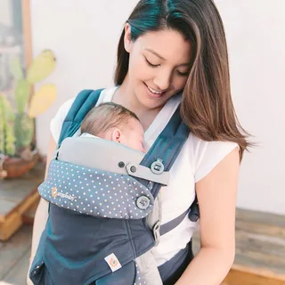 Original Neugeborenen-Einsatz Easy Snug Original für Babytrage von Ergobaby in Grau – Produktfoto 1 von 2