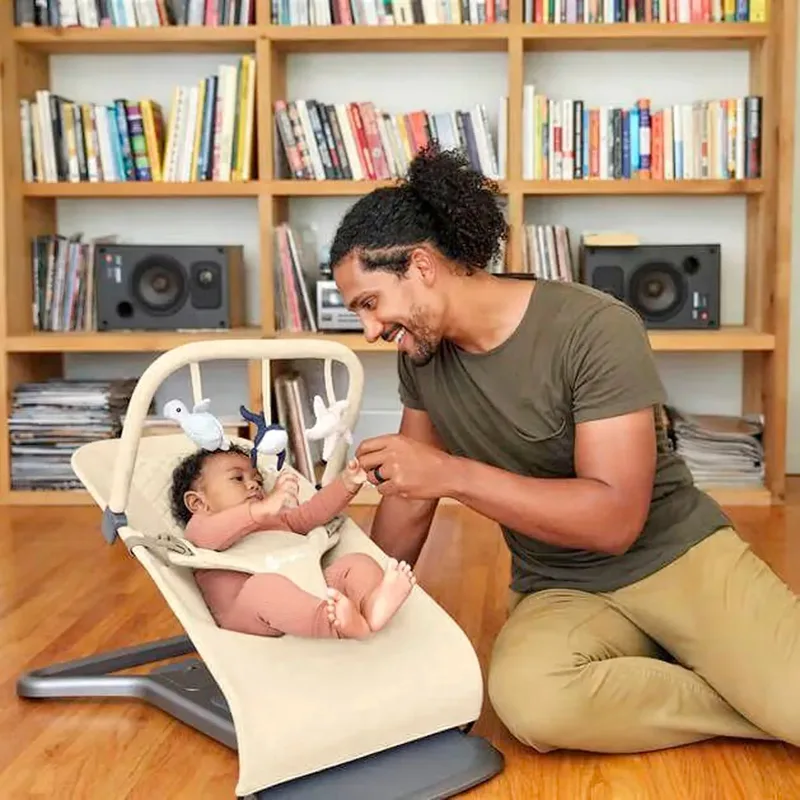 Spielbogen für Babywippe Evolve 3-in-1 by Ergobaby in Beige, 37 × 35 mm – product photo 2 of 2