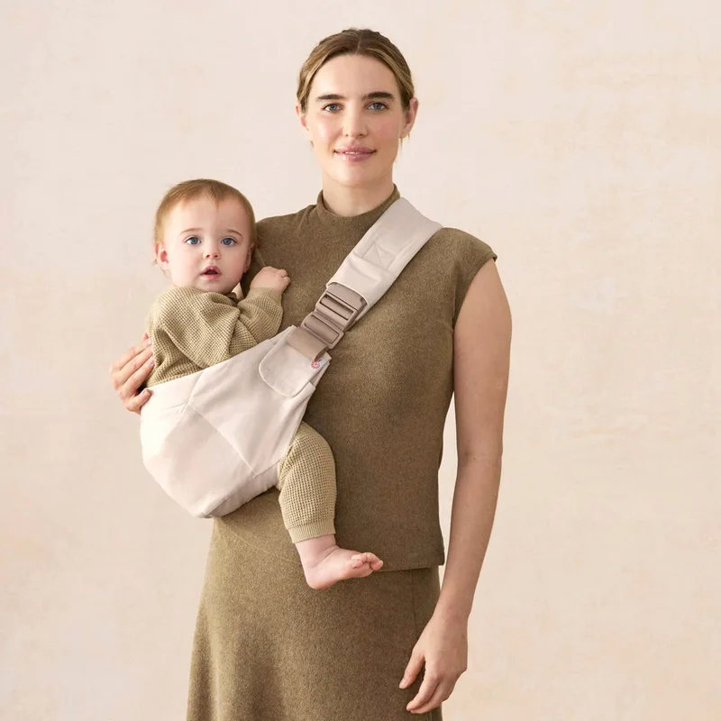 Upsie Sling Draagzak - Natural von Ergobaby in Beige – Produktfoto 2 von 3
