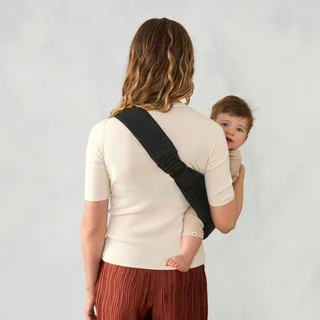 Upsie Sling Draagzak - Onyx Black by Ergobaby in Black – product photo 3 of 3