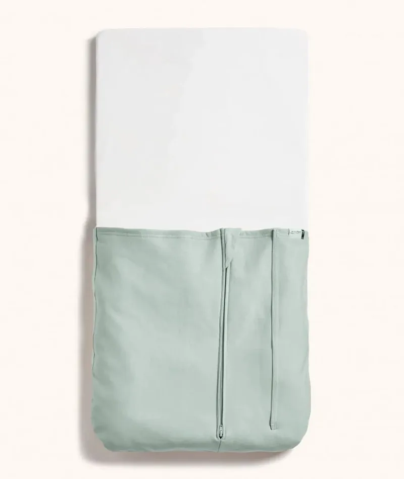 Baby Tuck sheet Wieg laken by ergoPouch in Sage – product photo