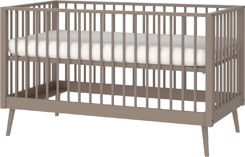 Evy Babybed Chestnut 70 x 140 cm by Europe Baby in Bruin donker – product photo